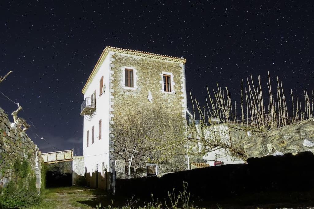 Μαγεμένος Πύργος Στις Θαλάμες Appartement Koumani Buitenkant foto