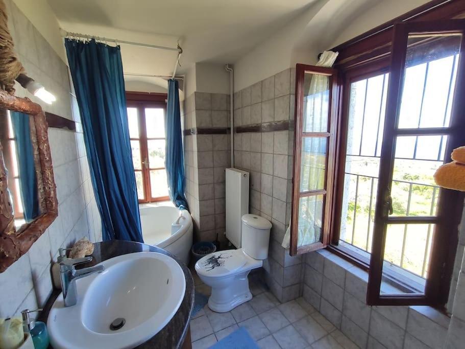Μαγεμένος Πύργος Στις Θαλάμες Appartement Koumani Buitenkant foto