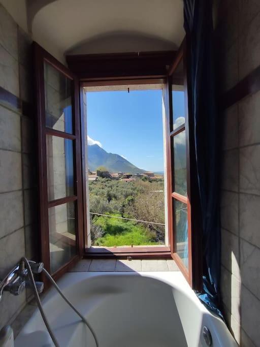 Μαγεμένος Πύργος Στις Θαλάμες Appartement Koumani Buitenkant foto