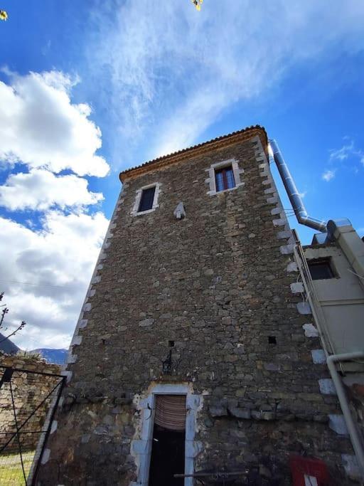 Μαγεμένος Πύργος Στις Θαλάμες Appartement Koumani Buitenkant foto